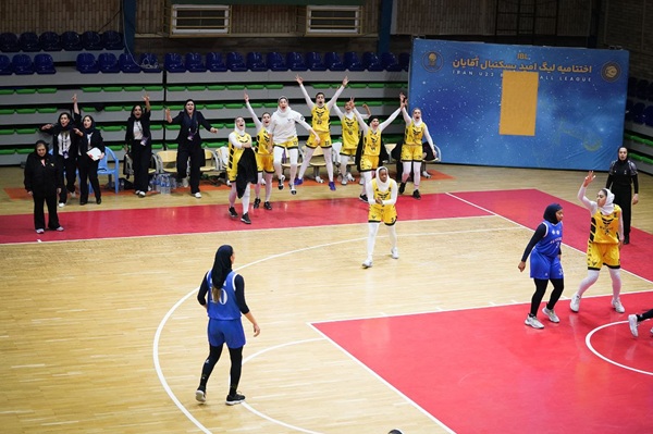 برد بزرگ، گروه بهمن را به صدر رساند